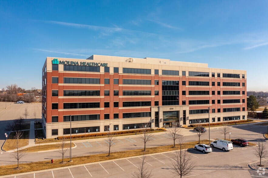 880 W Long Lake Rd, Troy, MI à louer - Photo de l’immeuble – Image 1 sur 5