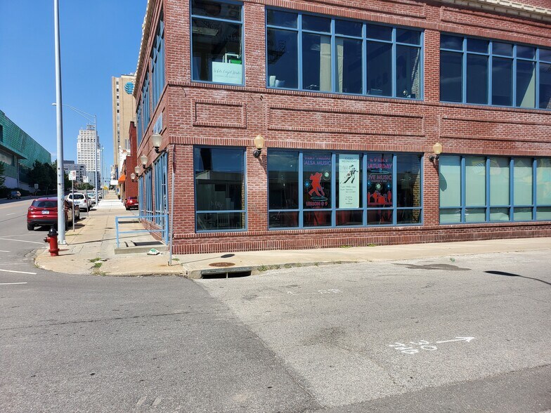 1625-1627 Oak St, Kansas City, MO à louer - Photo de l’immeuble – Image 3 sur 14
