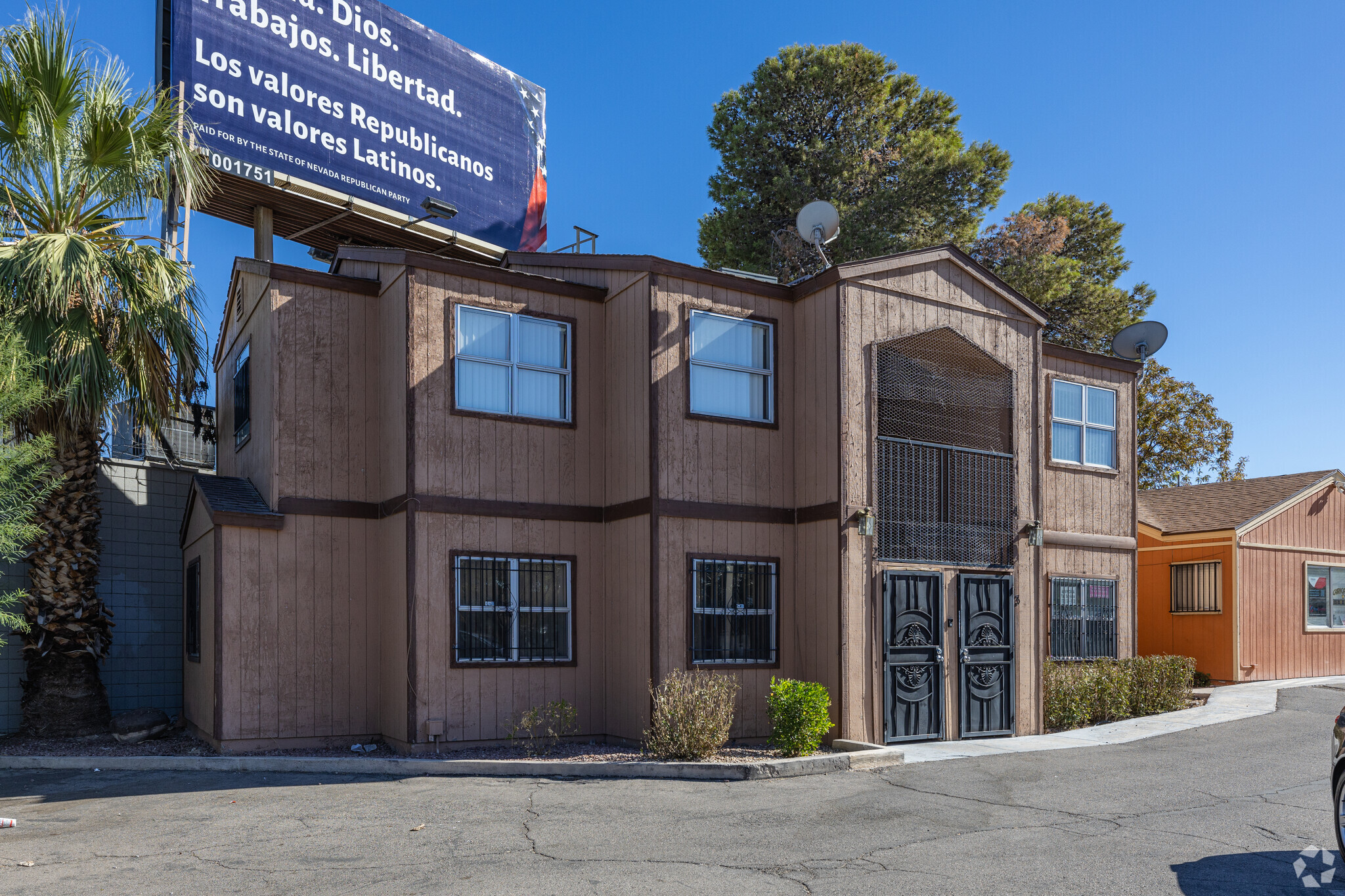 1530 E Charleston Blvd, Las Vegas, NV à louer Photo principale– Image 1 sur 5