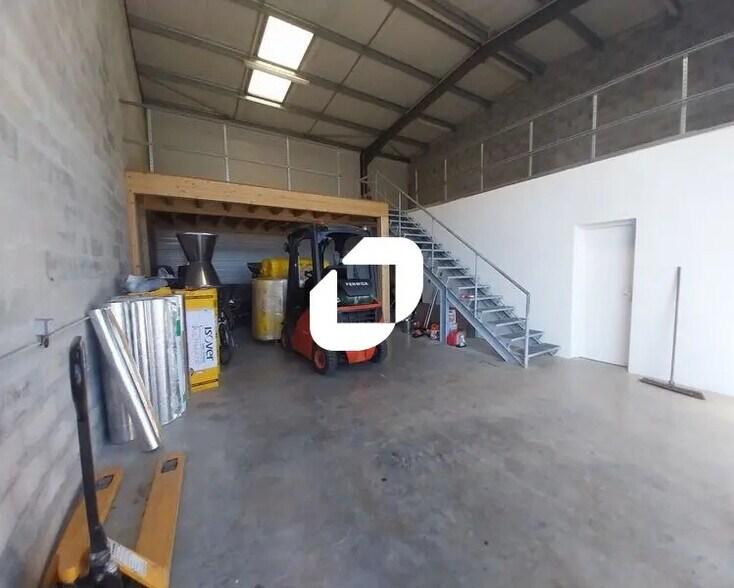 Local d’activités dans Eysines à louer - Photo de l’immeuble – Image 2 sur 9