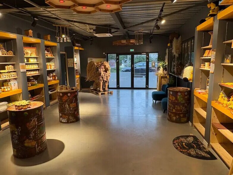 Local d’activités dans Chasselay à louer - Photo de l’immeuble – Image 3 sur 14