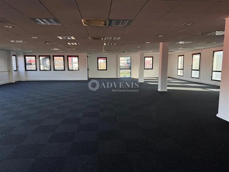 Bureau dans Saint-Priest à louer - Photo intérieure – Image 3 sur 7