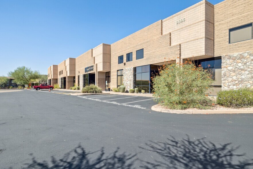 9096 E Bahia Dr, Scottsdale, AZ à vendre - Photo de l’immeuble – Image 2 sur 38