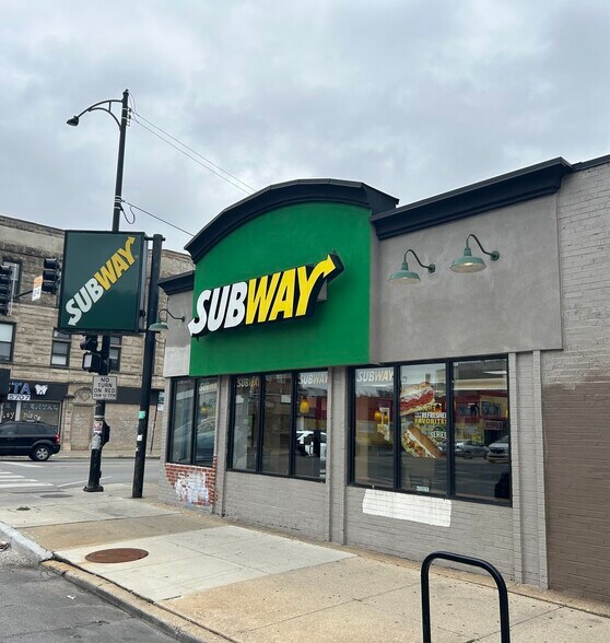 2759 W Cermak Ave, Chicago, IL à louer - Photo de l’immeuble – Image 2 sur 2