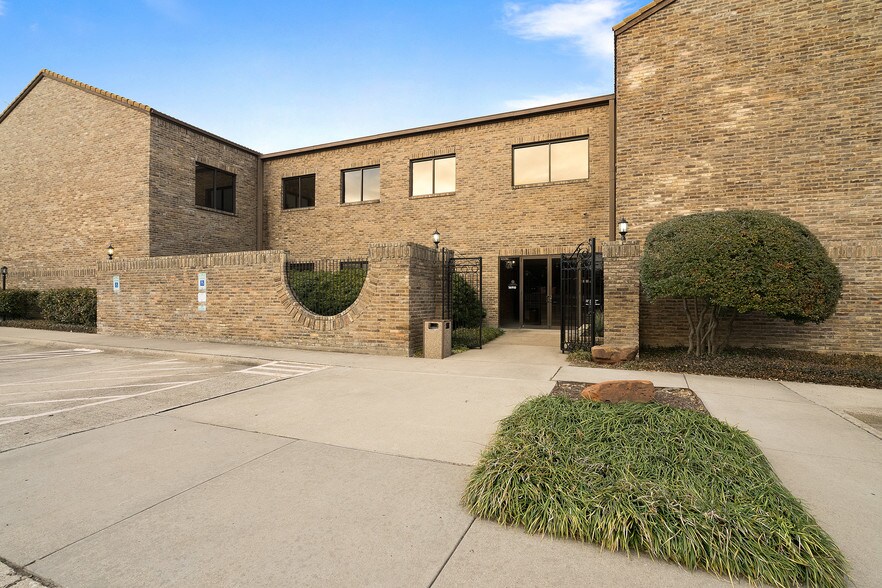 16910 N Dallas Pky, Dallas, TX à louer - Autre – Image 2 sur 9