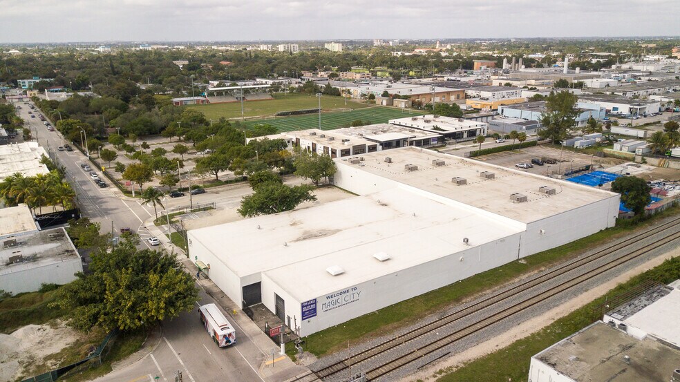 415 NE 62nd St, Miami, FL à louer - Photo de l’immeuble – Image 2 sur 13
