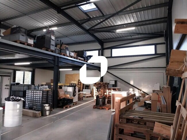 Plus de détails pour Local d'activités à louer