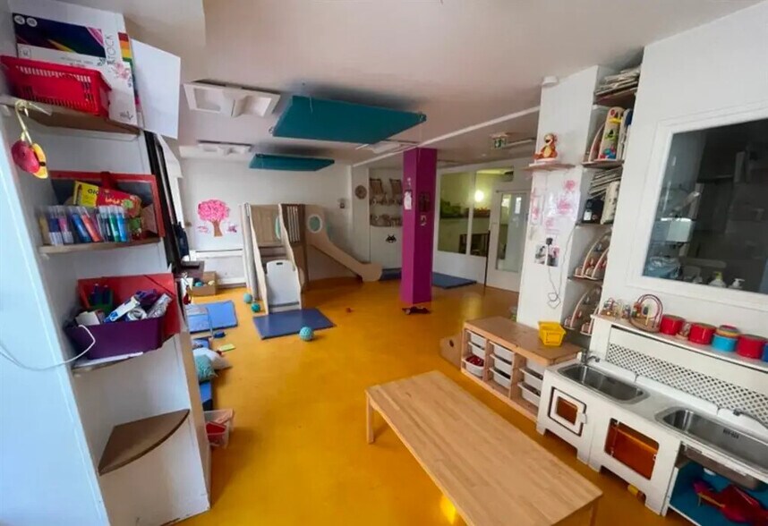 Local commercial dans Paris à louer - Photo de l’immeuble – Image 2 sur 9