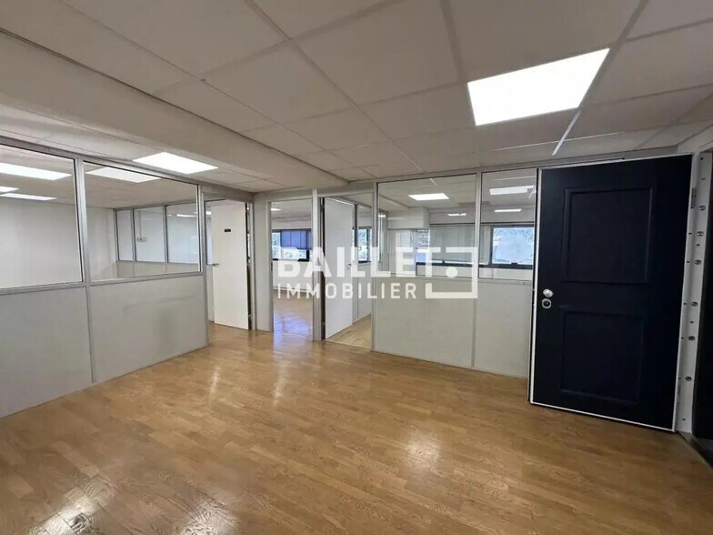 Bureau dans Villeneuve-Loubet à louer - Photo de l’immeuble – Image 2 sur 11
