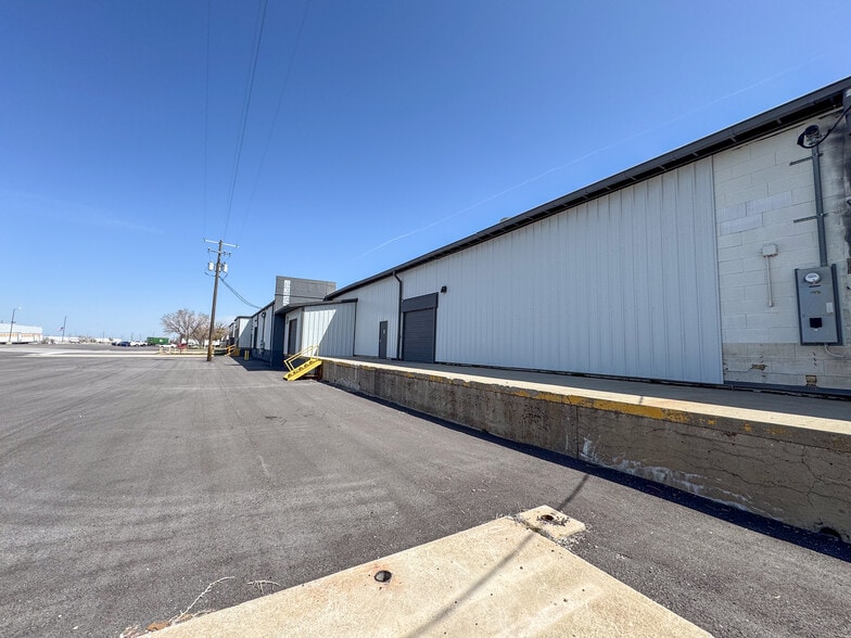 225 S Lodestone Way, Tooele, UT à louer - Photo de l’immeuble – Image 3 sur 14