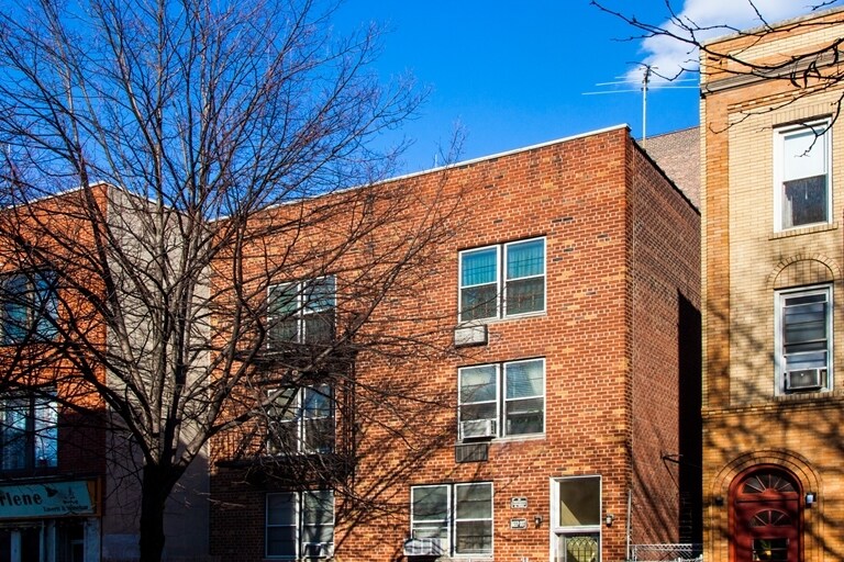 4115 49th St, Sunnyside, NY à vendre - Photo de l’immeuble – Image 1 sur 14