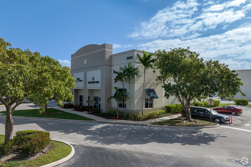 2450 W Sample Rd, Pompano Beach, FL à louer - Photo principale – Image 1 sur 8