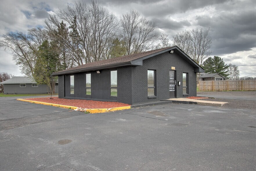 111 4th Ave, Pease, MN à vendre - Photo de l’immeuble – Image 1 sur 17