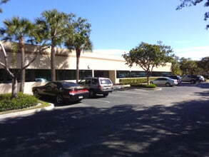 751 Park of Commerce Dr, Boca Raton, FL à louer Photo de l’immeuble– Image 2 sur 4