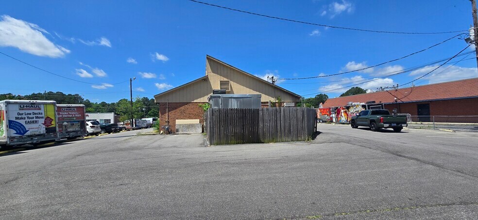 6228 Yadkin Rd, Fayetteville, NC à vendre - Photo de l’immeuble – Image 3 sur 24
