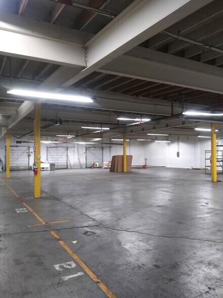 1210 Sweitzer Ave, Akron, OH à louer - Photo intérieure – Image 3 sur 6