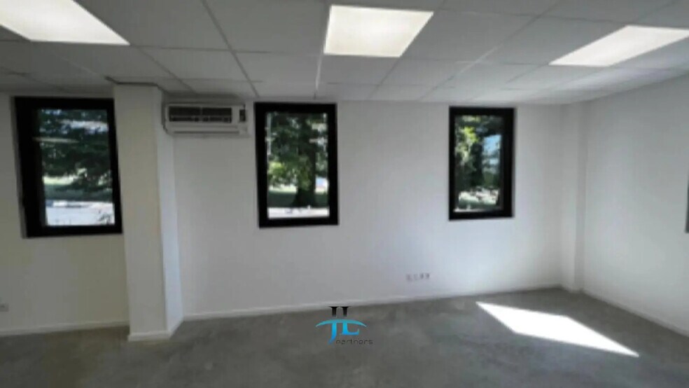 Bureau dans à louer - Photo intérieure – Image 1 sur 2