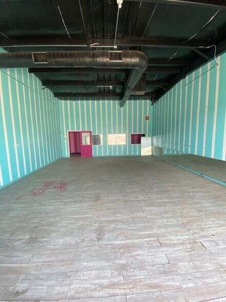 4716 District Blvd, Bakersfield, CA à louer - Photo intérieure – Image 3 sur 6