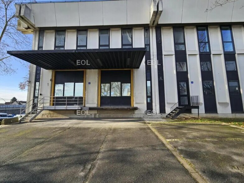 Local d’activités dans Rungis à louer - Photo de l’immeuble – Image 1 sur 6