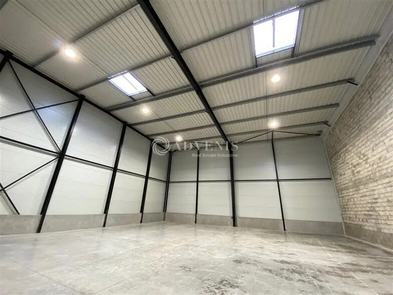 Local d’activités dans Les Pavillons-sous-Bois à louer - Photo de l’immeuble – Image 1 sur 6