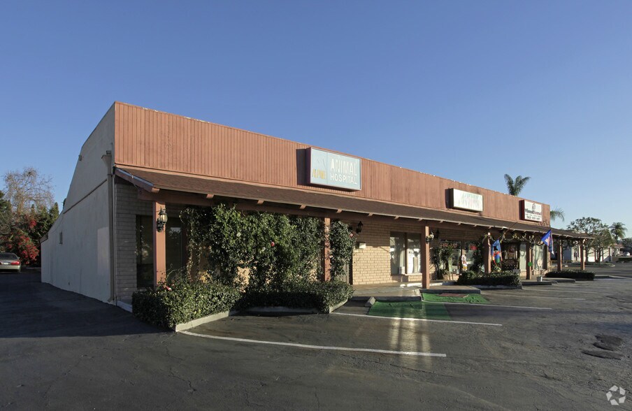 837-841 E Whittier Blvd, La Habra, CA à louer - Photo de l’immeuble – Image 2 sur 7