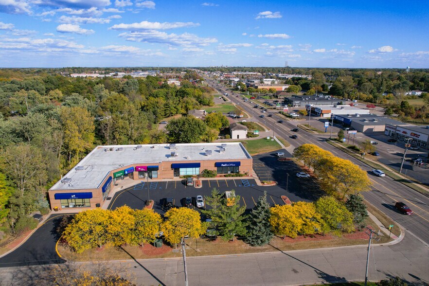 6240-6258 W Saginaw Hwy, Lansing, MI à louer - Photo de l’immeuble – Image 3 sur 4