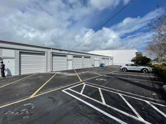 2701 NE 4th Ave, Pompano Beach, FL à louer - Photo de l’immeuble – Image 2 sur 8
