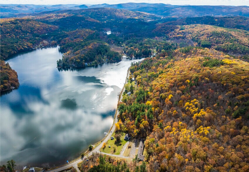 165 Queechy Lake Dr, Canaan, NY à vendre - Photo de l’immeuble – Image 3 sur 23