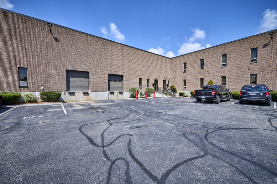 1 Melvin St, Wakefield, MA à louer - Photo de l’immeuble – Image 2 sur 27