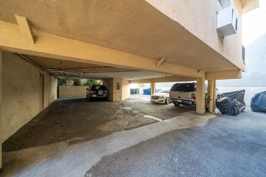 16129 Cantlay St, Van Nuys, CA à vendre - Photo de l’immeuble – Image 3 sur 7