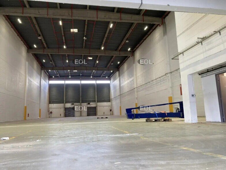Industriel/Logistique dans Orly à louer - Photo de l’immeuble – Image 1 sur 16