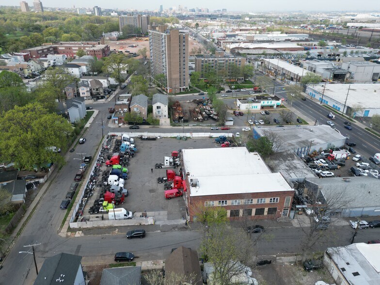14-28 Mitchell Pl, Newark, NJ à vendre - Photo principale – Image 1 sur 9
