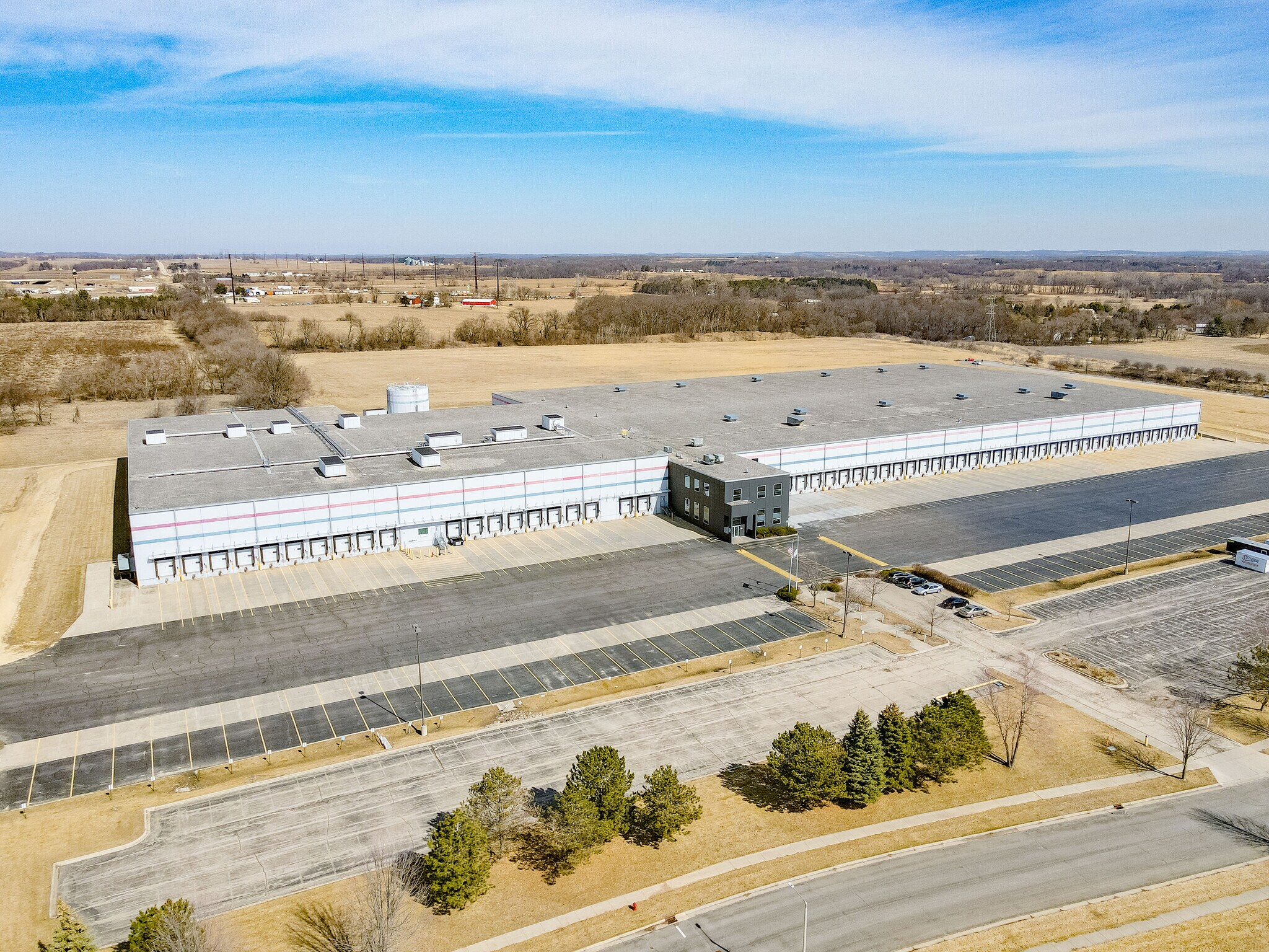 200 Interstate Blvd, Edgerton, WI à louer Photo de l’immeuble– Image 1 sur 11