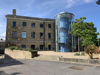 Plus de détails pour College Rd, Portsmouth - Bureau à louer