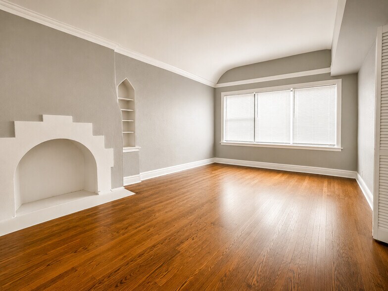 7749 S Yates, Chicago, IL à vendre - Photo de l’immeuble – Image 2 sur 5