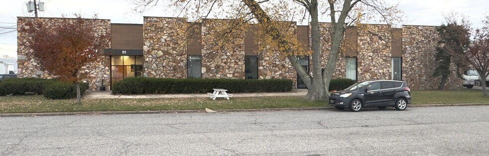65 Triangle Blvd, Carlstadt, NJ à louer - Photo de l’immeuble – Image 3 sur 8