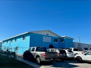 3520 66th Ave N, Pinellas Park, FL à louer Photo de l’immeuble– Image 1 sur 7