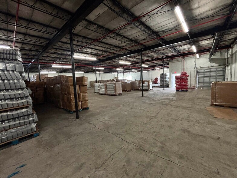 6220 NW 37th Ave, Miami, FL à louer - Photo de l’immeuble – Image 3 sur 4