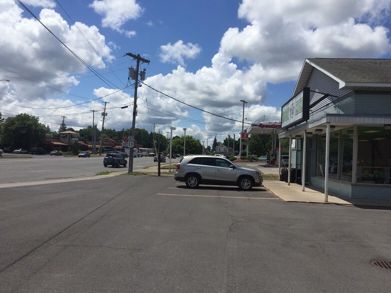 109-113 E Taft Rd, Syracuse, NY à vendre - Photo de l’immeuble – Image 2 sur 3