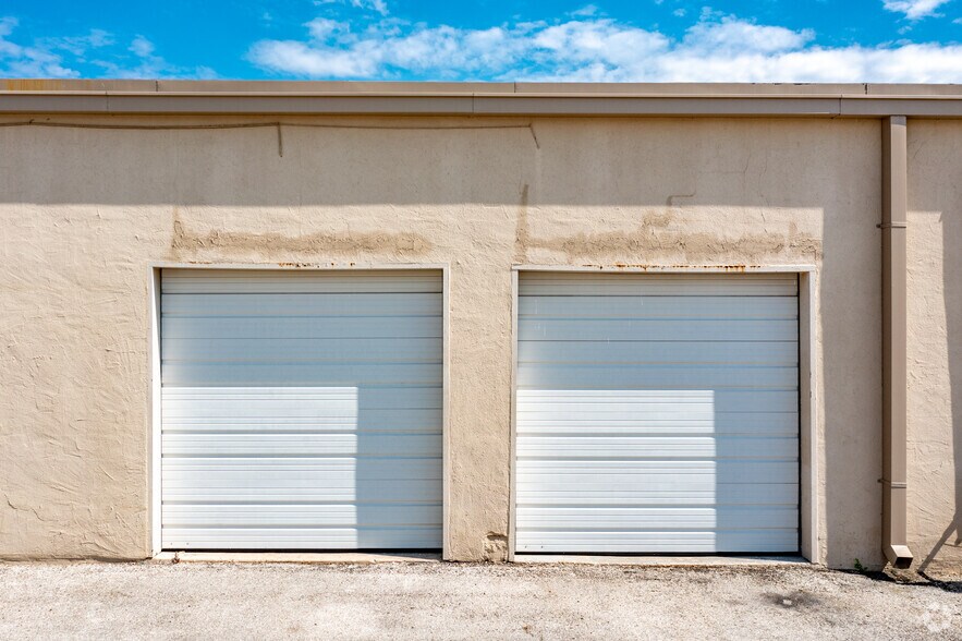 10646 Gulfdale St, San Antonio, TX à louer - Photo de l’immeuble – Image 3 sur 6