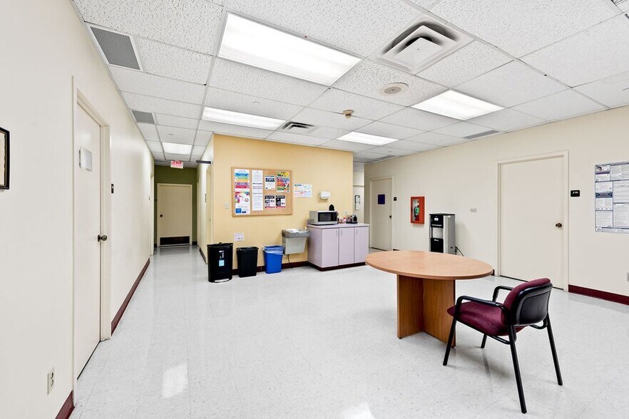 5225 N Lamar Blvd, Austin, TX à vendre - Photo intérieure – Image 2 sur 11