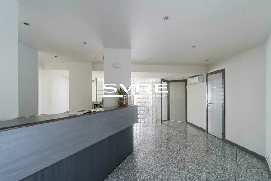 Bureau dans Marseille à vendre - Photo de l’immeuble – Image 3 sur 12