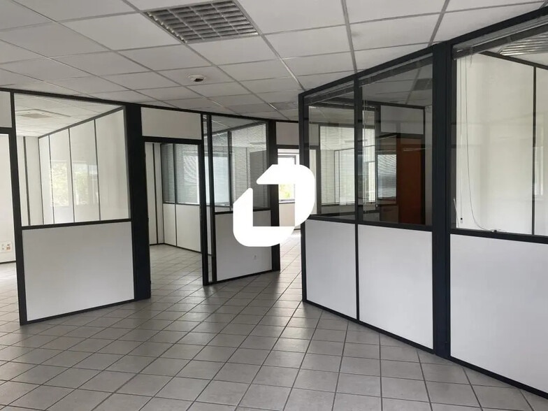 Bureau dans Montbonnot-Saint-Martin à louer - Photo de l’immeuble – Image 2 sur 13