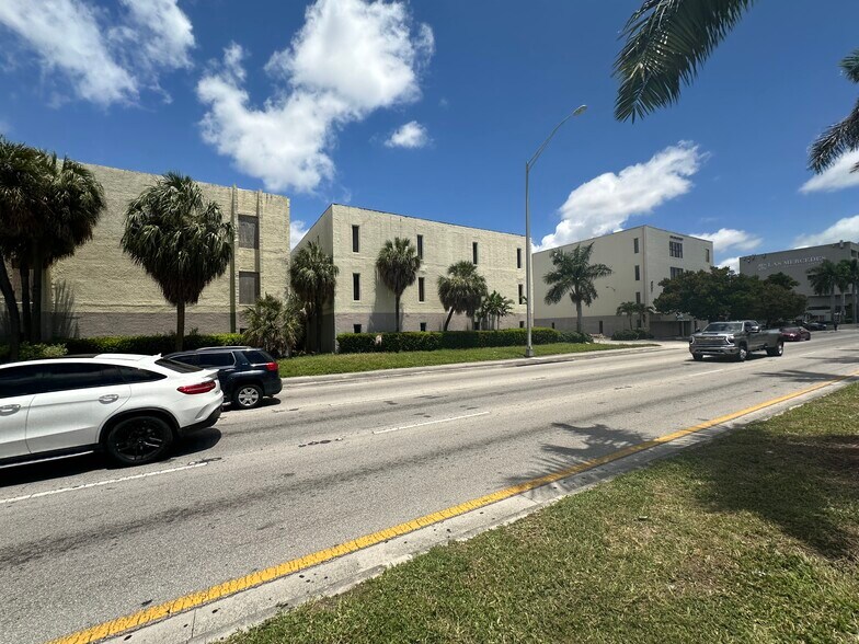 6501 NW 36th St, Miami, FL à vendre - Photo de l’immeuble – Image 1 sur 8