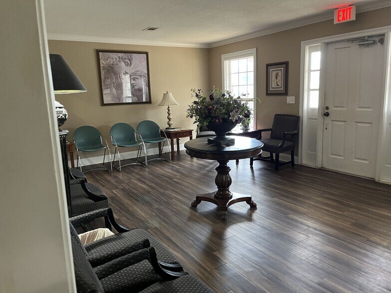 710 Underwood Ave, Pensacola, FL à vendre - Photo de l’immeuble – Image 3 sur 13
