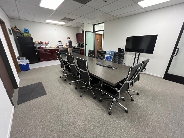 10934-10940 Portal Dr, Los Alamitos, CA à louer - Photo de l’immeuble – Image 3 sur 9