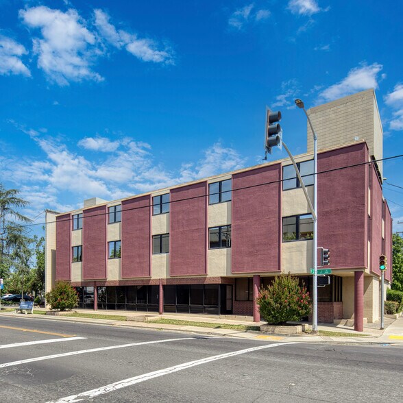 5025 J St, Sacramento, CA à vendre - Photo de l’immeuble – Image 1 sur 5