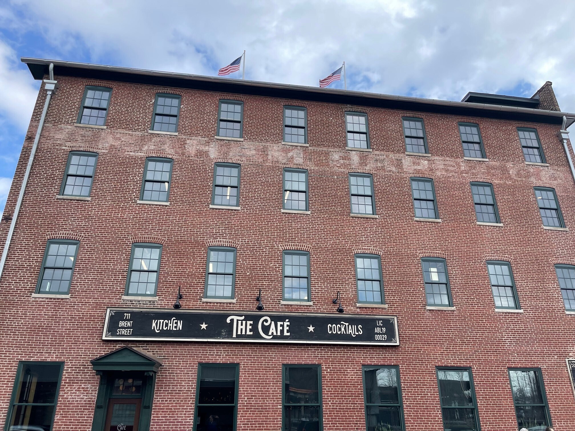 711 Brent St, Louisville, KY à louer Photo principale– Image 1 sur 26