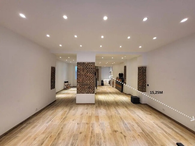 Plus de détails pour Local commercial à vendre