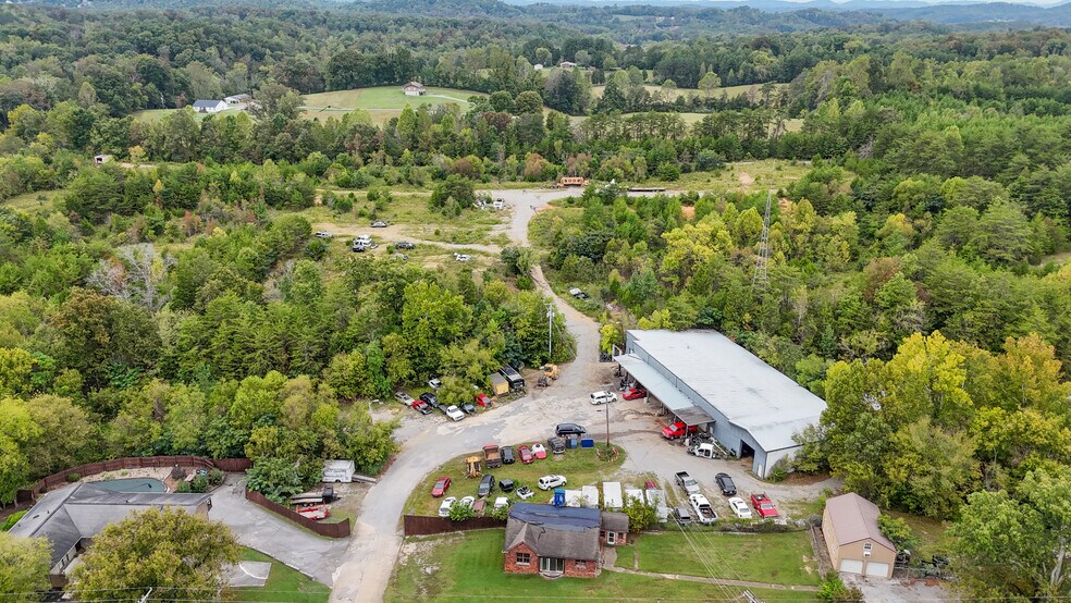 1021 E Hendron Chapel Rd, Knoxville, TN à vendre - Photo de l’immeuble – Image 2 sur 46